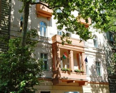 фото отеля Travellers Hostel Banki