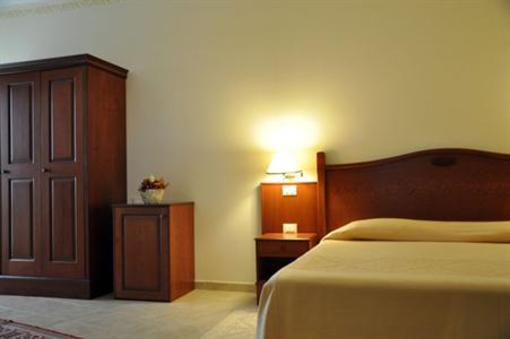 фото отеля Hotel I Lecci Villanovaforru