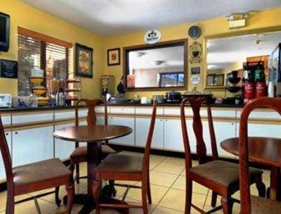 фото отеля Super 8 Motel Paris (Tennessee)