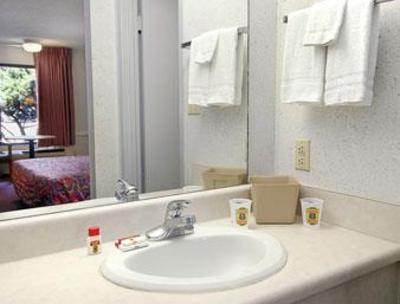 фото отеля Super 8 Motel Adel