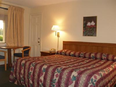 фото отеля Red Carpet Inn Emporia