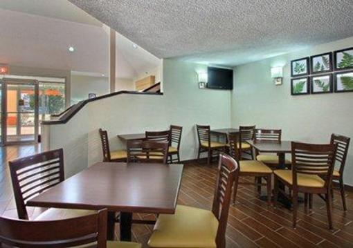 фото отеля Sleep Inn DeWitt (Michigan)