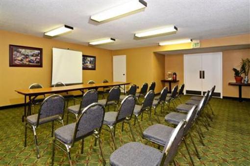 фото отеля BEST WESTERN Travelers Inn