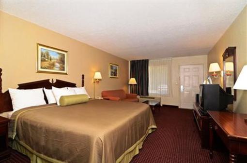 фото отеля BEST WESTERN Travelers Inn