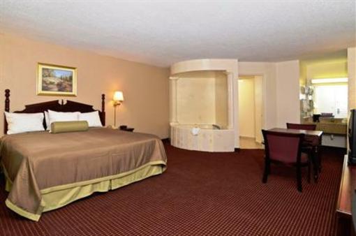 фото отеля BEST WESTERN Travelers Inn
