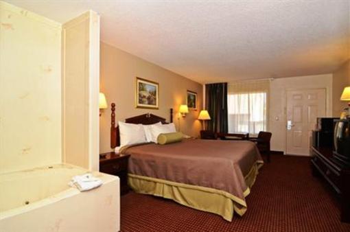 фото отеля BEST WESTERN Travelers Inn