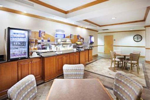 фото отеля Holiday Inn Express Forest City
