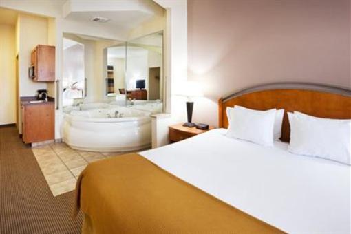 фото отеля Holiday Inn Express Forest City