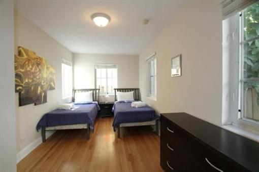 фото отеля Courtyard Apartments