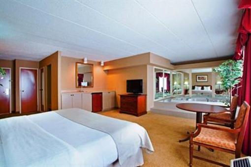 фото отеля Holiday Inn Chicago - Crystal Lake