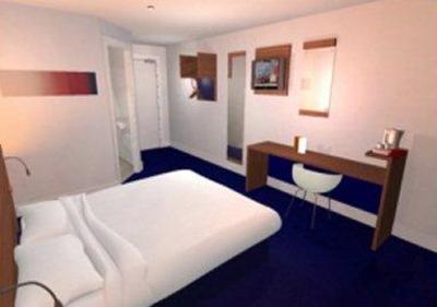 фото отеля Travelodge Edinburgh Central Waterloo Place Hotel