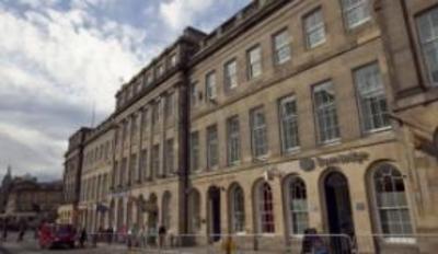 фото отеля Travelodge Edinburgh Central Waterloo Place Hotel