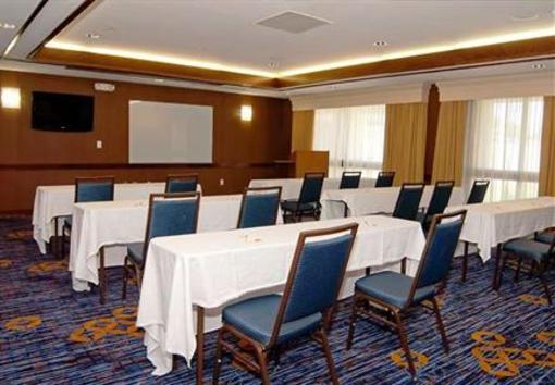 фото отеля Courtyard by Marriott Cincinnati Airport