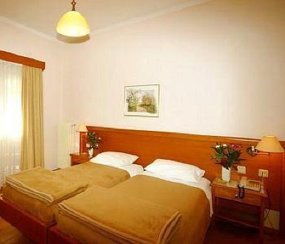фото отеля Hotel Bretagne Corfu