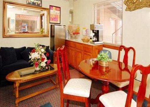 фото отеля Econo Lodge Purcell