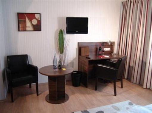 фото отеля Landhotel Wolfschlugen