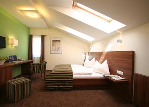 фото отеля Gasthof Hotel Zum Grunen Wald Wolfsegger