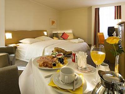 фото отеля Novotel Wuerzburg