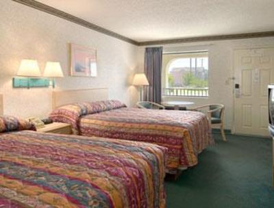 фото отеля Super 8 Motel Byron