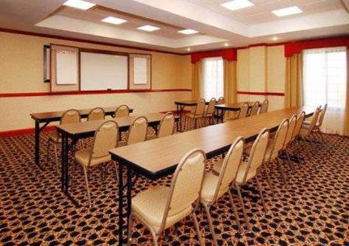 фото отеля Comfort Suites Pratt