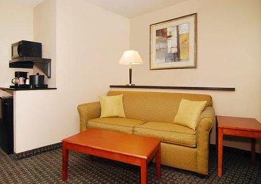фото отеля Comfort Suites Pratt