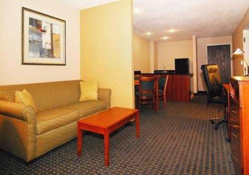 фото отеля Comfort Suites Pratt