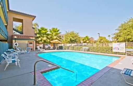 фото отеля Red Roof Inn Tulare