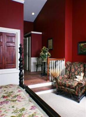 фото отеля The Colonial Inn At Historic Smithville