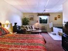 фото отеля Travelodge Inn & Suites Latham Circle