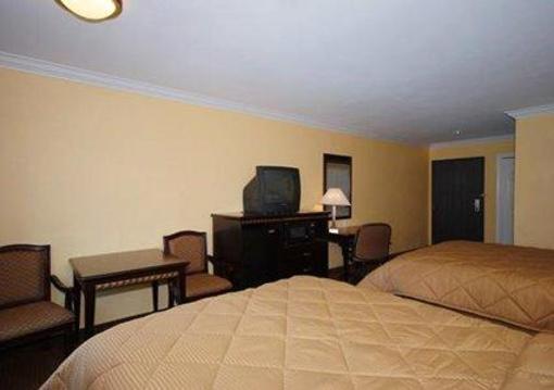 фото отеля Comfort Inn & Suites Bell Gardens