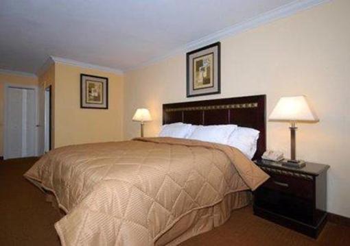 фото отеля Comfort Inn & Suites Bell Gardens