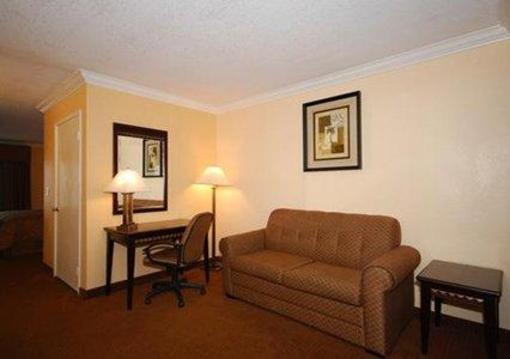 фото отеля Comfort Inn & Suites Bell Gardens