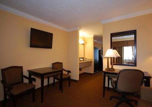 фото отеля Comfort Inn & Suites Bell Gardens