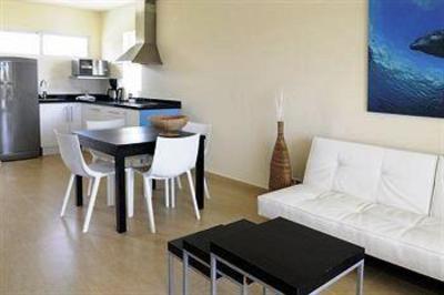 фото отеля Dolphin Suites