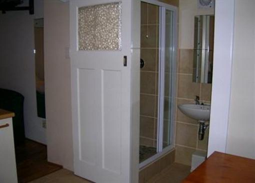 фото отеля Dempsey's Guest House