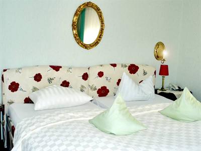 фото отеля Central Hotel am Konigshof Viernheim