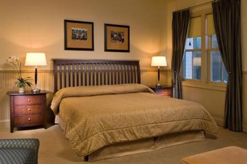фото отеля Longfellows Hotel, Restaurant, and Conference Center