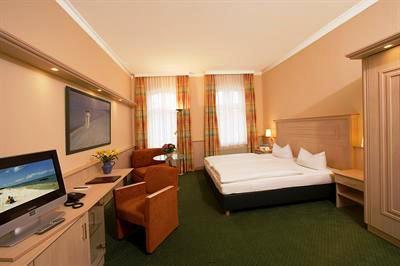 фото отеля Hotel Dünenschloss Zinnowitz