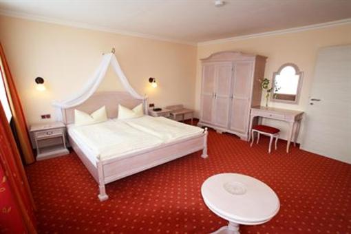 фото отеля Hotel Dünenschloss Zinnowitz