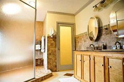 фото отеля Roli's Bed & Breakfast