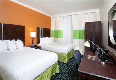 фото отеля Royal St Charles Hotel