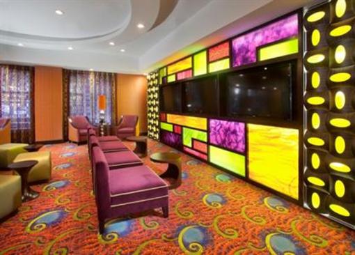 фото отеля Royal St Charles Hotel