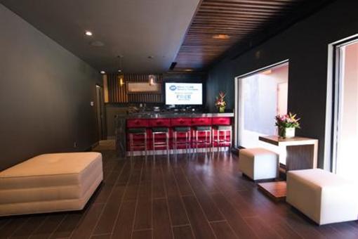 фото отеля Blvd Hotel & Suites