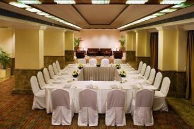 фото отеля The Suryaa New Delhi