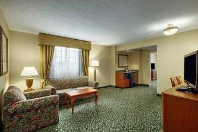 фото отеля Embassy Suites Hotel Greenville Golf Resort & Conference Ctr