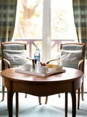 фото отеля Hostellerie Des 3 Mousquetaires Aire-sur-la-Lys