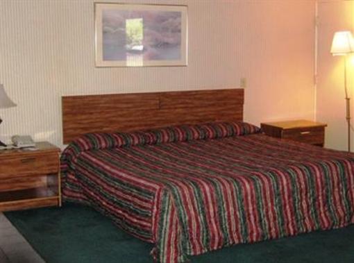 фото отеля Red Carpet Inn Endicott