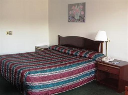 фото отеля Red Carpet Inn Endicott