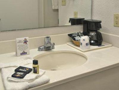 фото отеля Travelodge Suites Macclenny