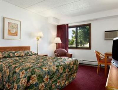 фото отеля Super 8 Motel Brooklyn Center
